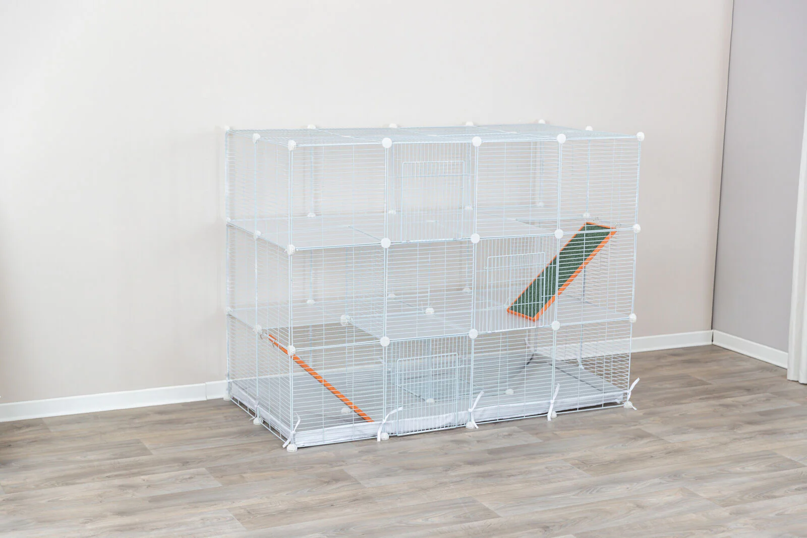 Indoor Freilaufgehege - Image 13
